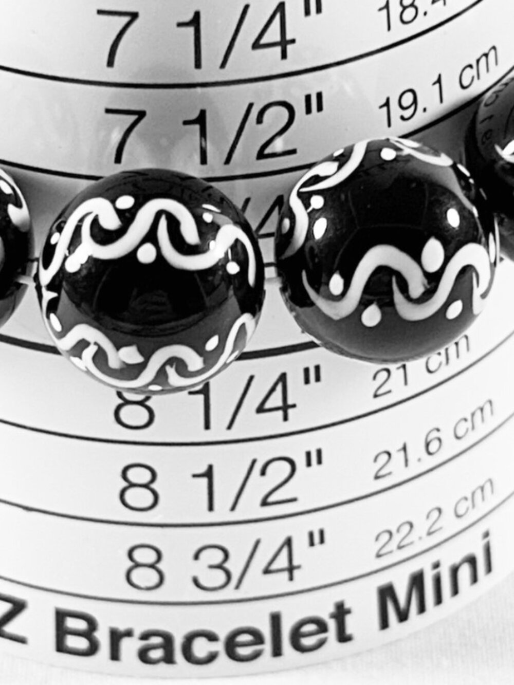 Bracelet Onyx 14 Bead Adjustable Size Appx. 7 To 9, Black W/White Design.
